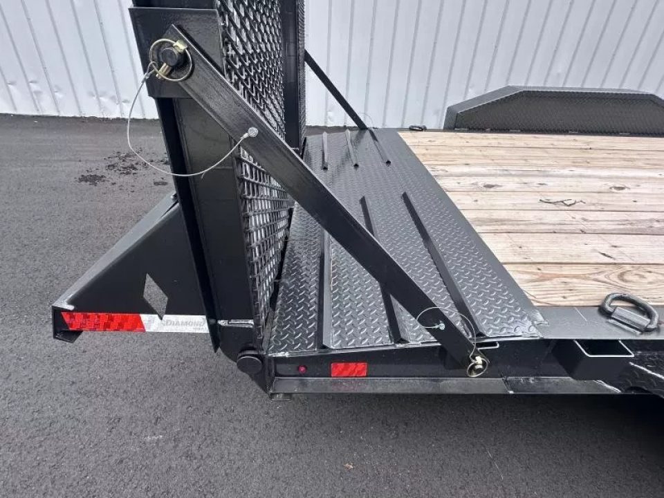 New 2025 Diamond C 82"x16' Low Profile Equipment, 14900 GVWR, 2' Dove, LPX207