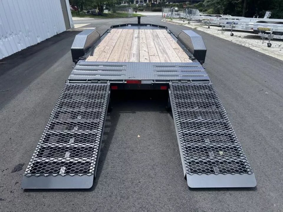 New 2025 Diamond C 82"x16' Low Profile Equipment, 14900 GVWR, 2' Dove, LPX207