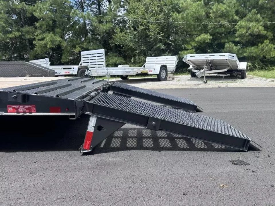 New 2025 Diamond C 82"x16' Low Profile Equipment, 14900 GVWR, 2' Dove, LPX207