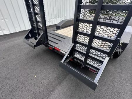 New 2025 Diamond C 82"x16' Low Profile Equipment, 14900 GVWR, 2' Dove, LPX207