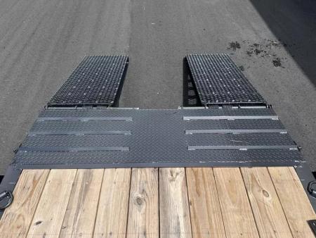 New 2025 Diamond C 82"x16' Low Profile Equipment, 14900 GVWR, 2' Dove, LPX207