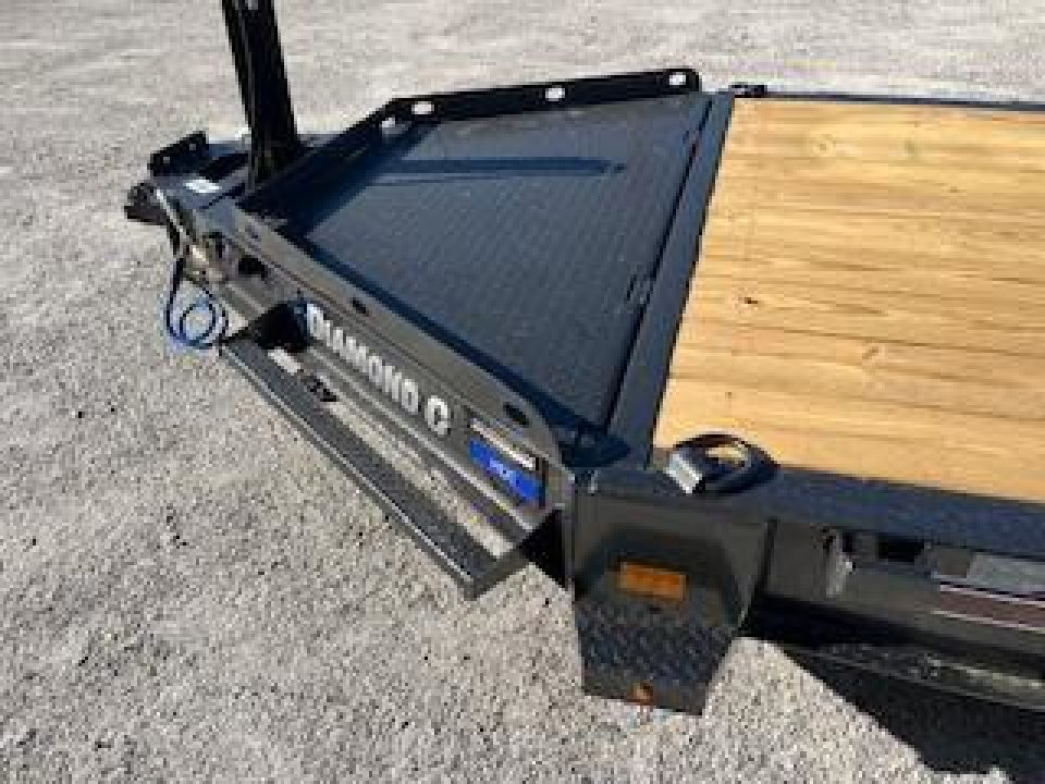 New 2025 Diamond C 82"x20' Equipment, 16' Tilt HDT210