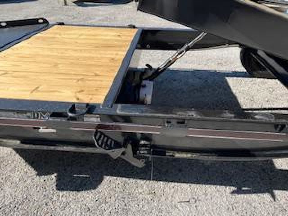 New 2025 Diamond C 82"x20' Equipment, 16' Tilt HDT210