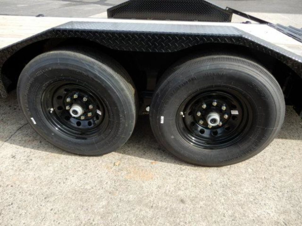 New 2025 Diamond C 16' Low Profile Equipment, 11500lb Payload, 2' Dove w/ cleats, Wide Ramps LPX207