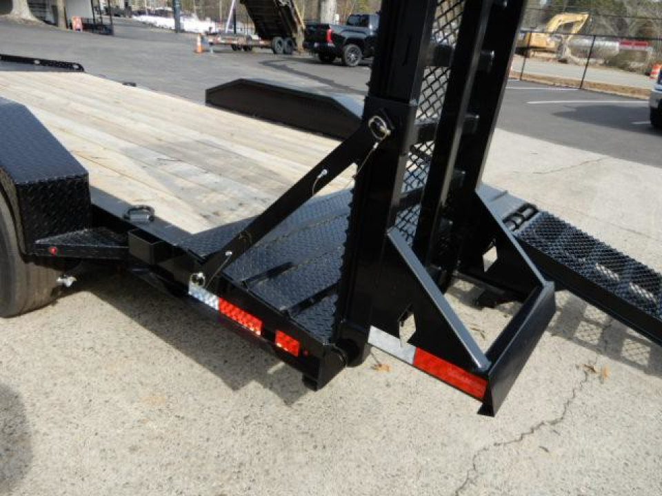 New 2025 Diamond C 16' Low Profile Equipment, 11500lb Payload, 2' Dove w/ cleats, Wide Ramps LPX207