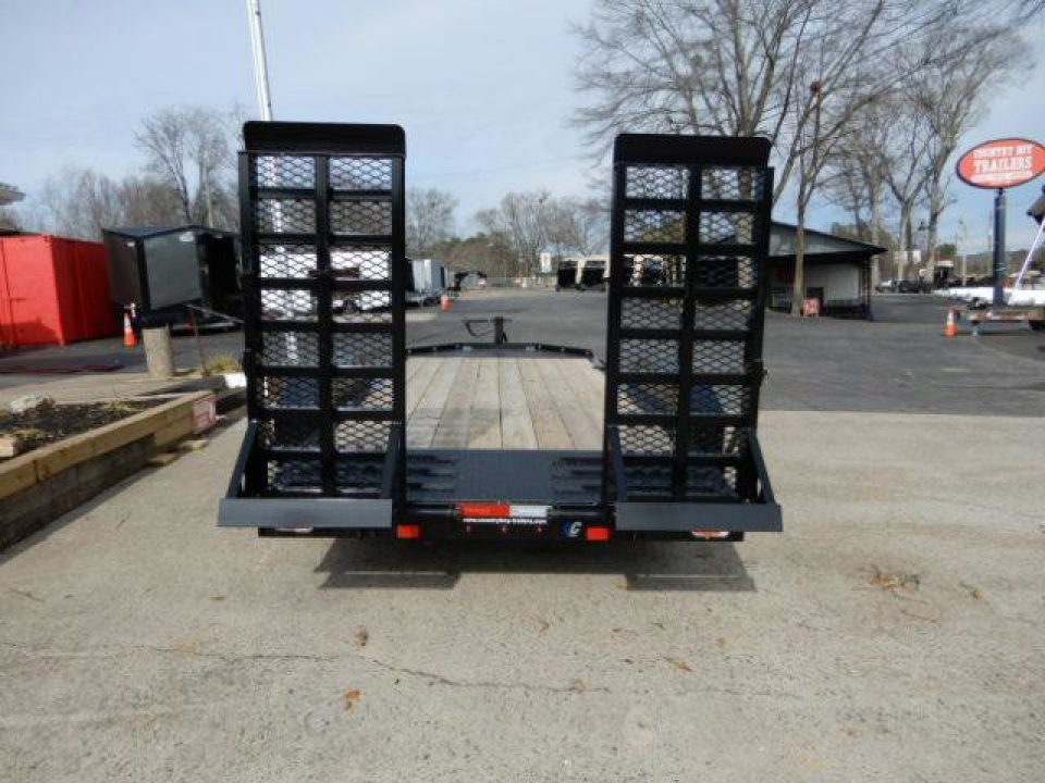 New 2025 Diamond C 16' Low Profile Equipment, 11500lb Payload, 2' Dove w/ cleats, Wide Ramps LPX207