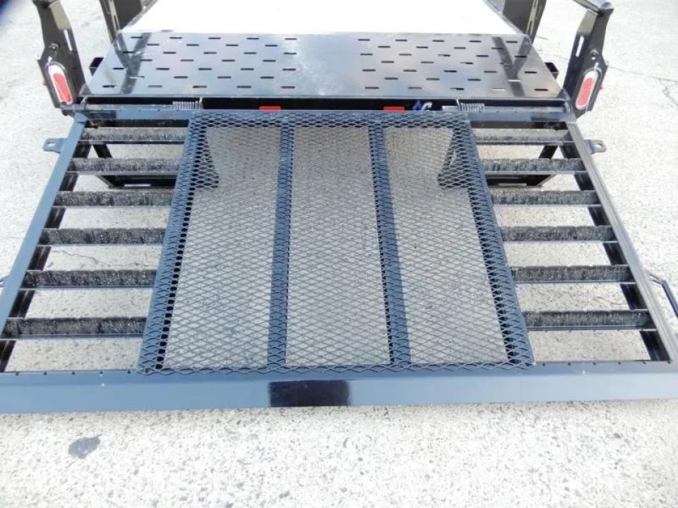 New 2026 Diamond C 82x16' Utility, 2 6K Axles, Tractor Gate
