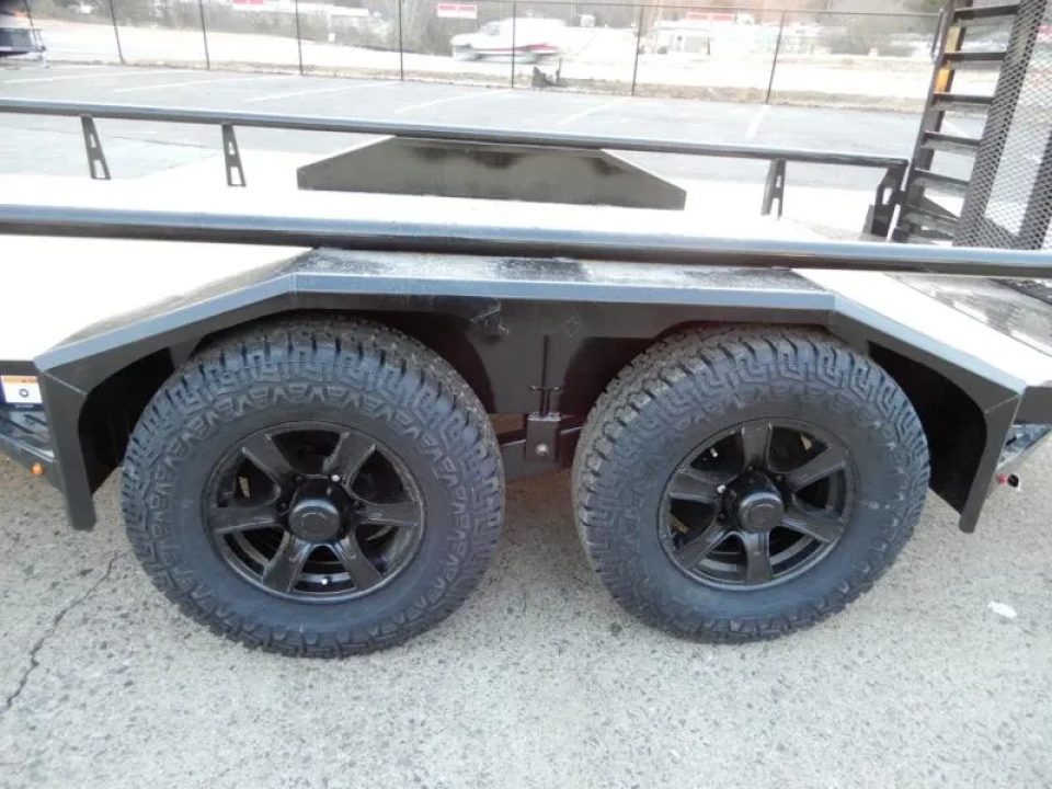 New 2026 Diamond C 82x16' Utility, 2 6K Axles, Tractor Gate