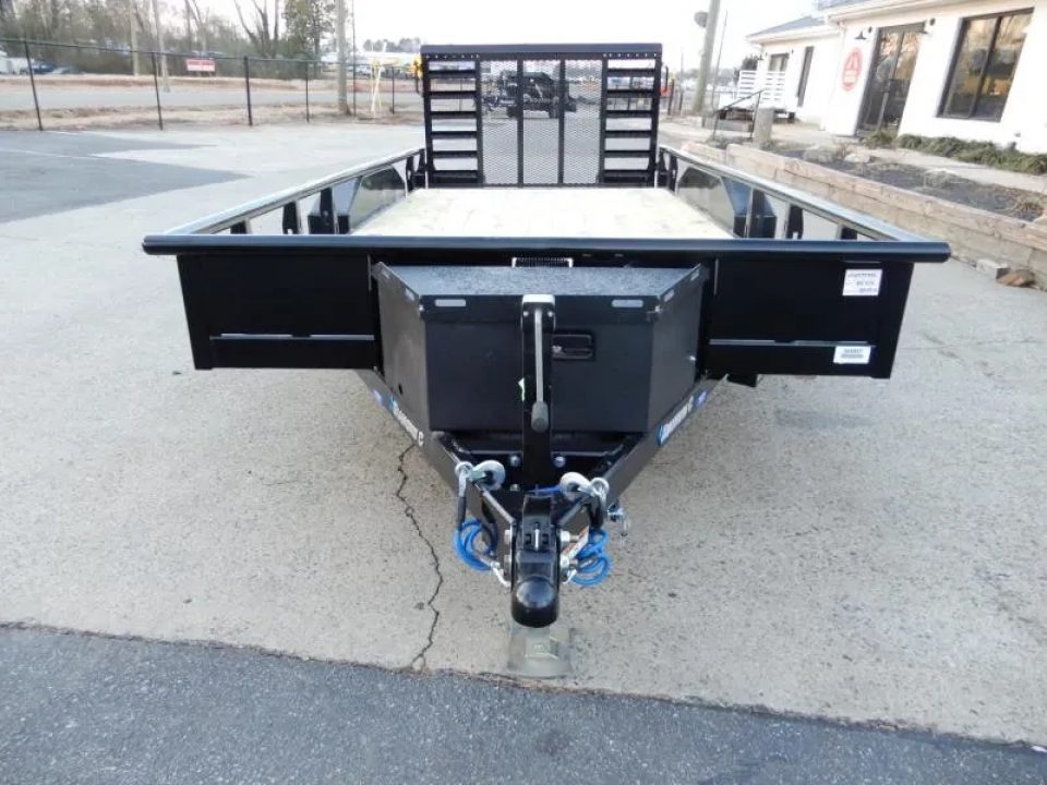 New 2026 Diamond C 82x16' Utility, 2 6K Axles, Tractor Gate