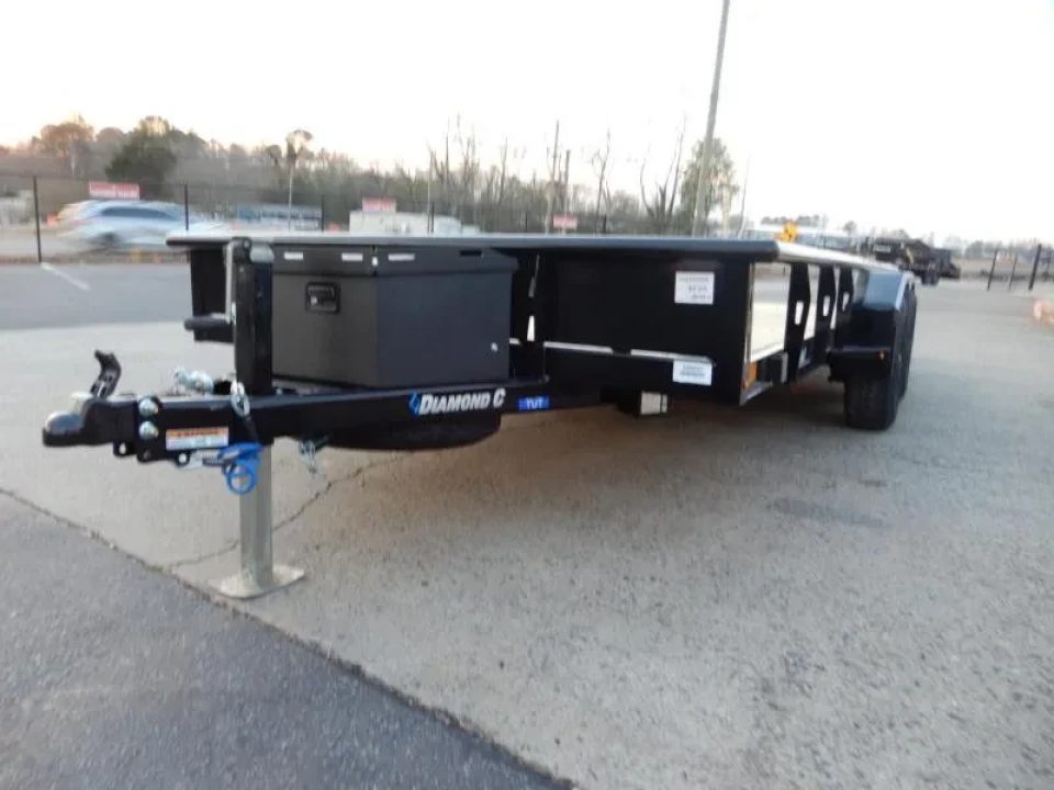New 2026 Diamond C 82x16' Utility, 2 6K Axles, Tractor Gate