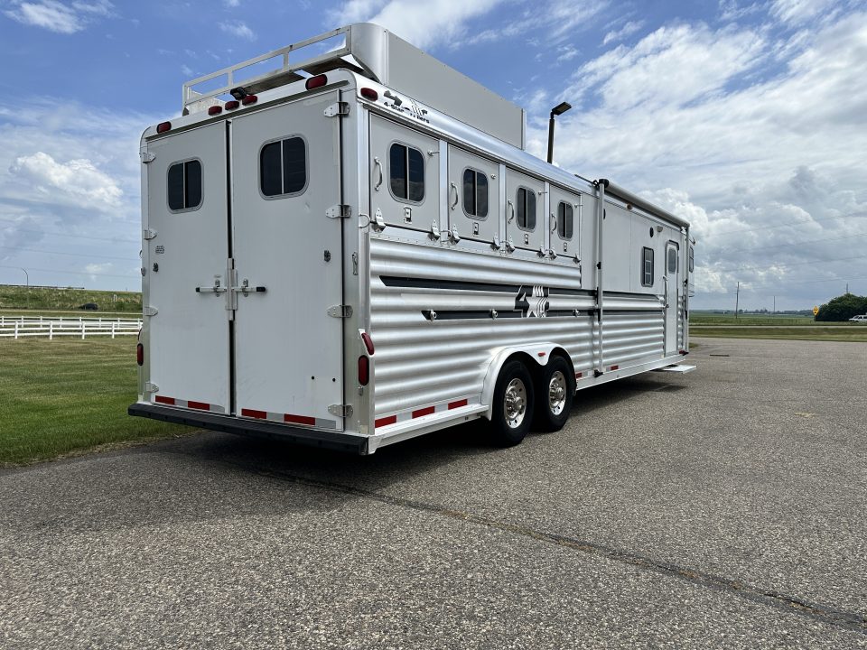Used 2004 4-Star Trailers 4H 12' LQ Horse Trailer