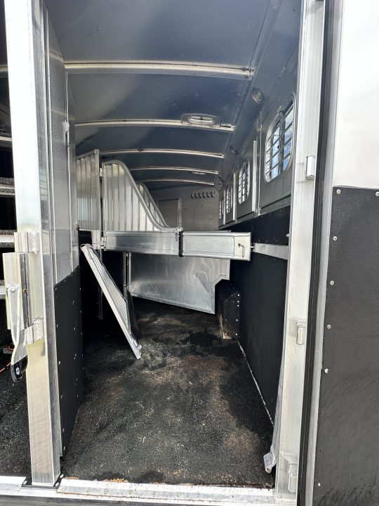 Used 2004 4-Star Trailers 4H 12' LQ Horse Trailer