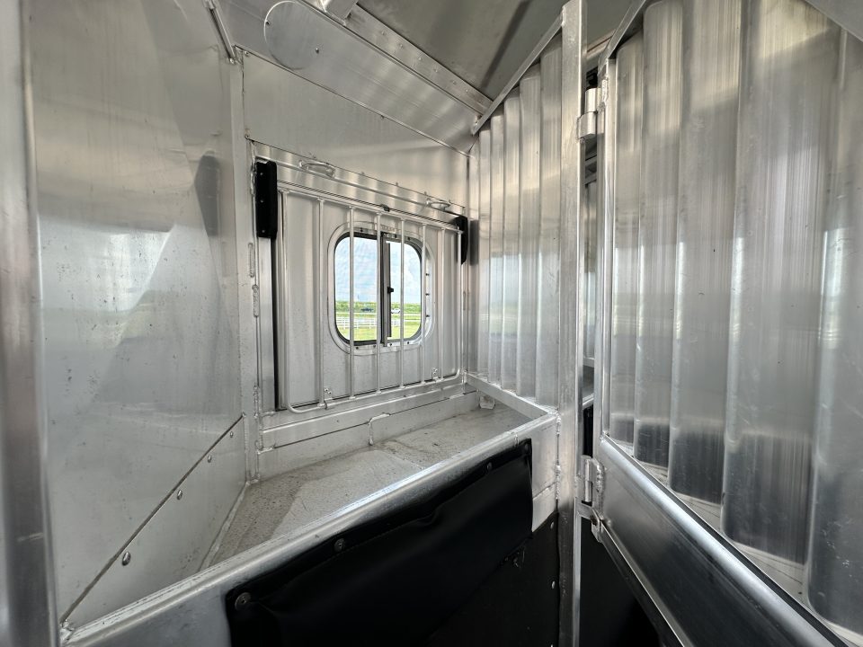 Used 2004 4-Star Trailers 4H 12' LQ Horse Trailer
