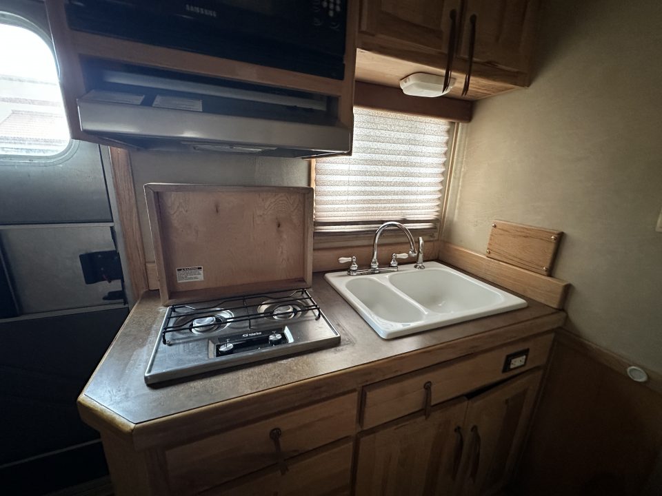 Used 2004 4-Star Trailers 4H 12' LQ Horse Trailer