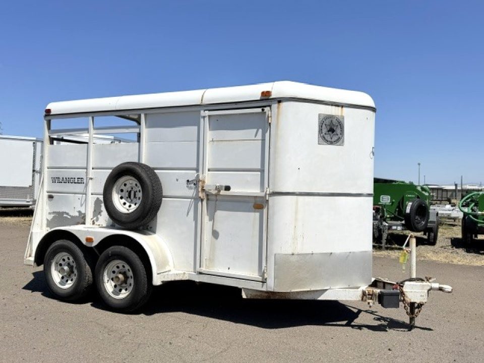 Used 1997 Logan Slant Horse Trailer