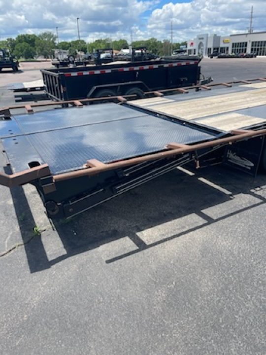 Used 2024 H&W 8.5x32 GN flatbed Equipment Trailer