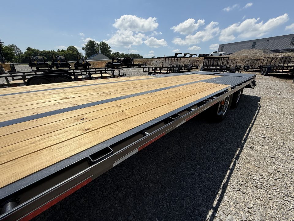 New 2026 Diamond C FMAX 210 25’ Flatbed Trailer, MAX RAMPS, SIMOL 20K 2SPD JACKS, ALUMINUM OUTER WHEELS, 14PLY TIRES