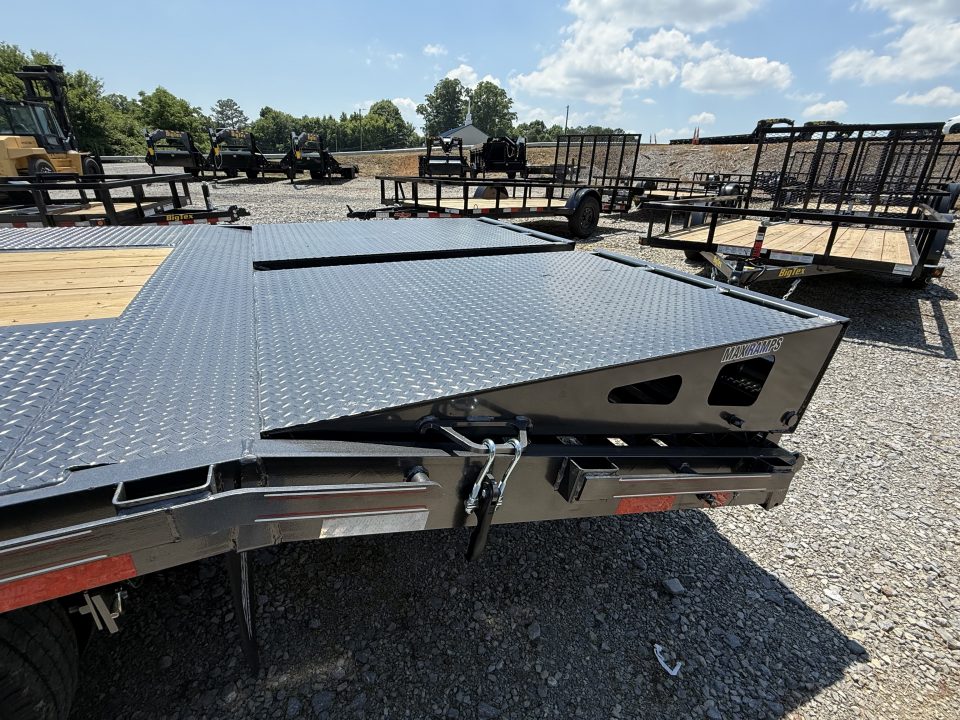 New 2026 Diamond C FMAX 210 25’ Flatbed Trailer, MAX RAMPS, SIMOL 20K 2SPD JACKS, ALUMINUM OUTER WHEELS, 14PLY TIRES