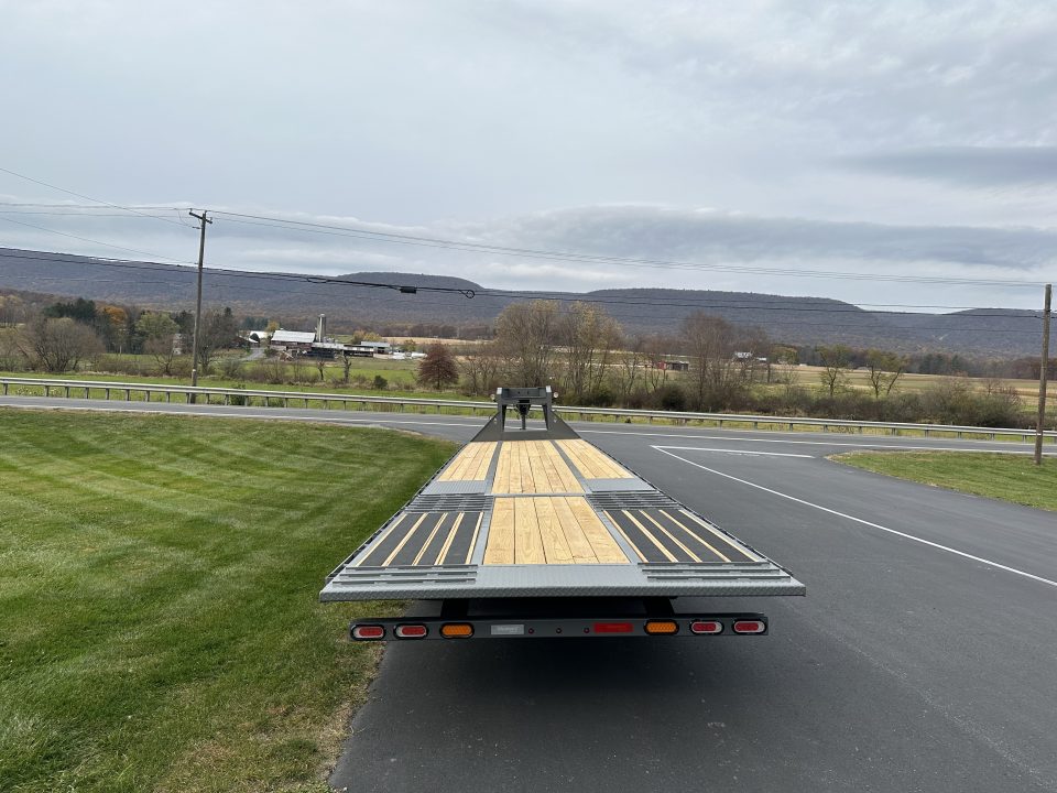New Diamond C FMAX212 40' Gooseneck w/Hydraulic Dovetail - Pacesetter Edition