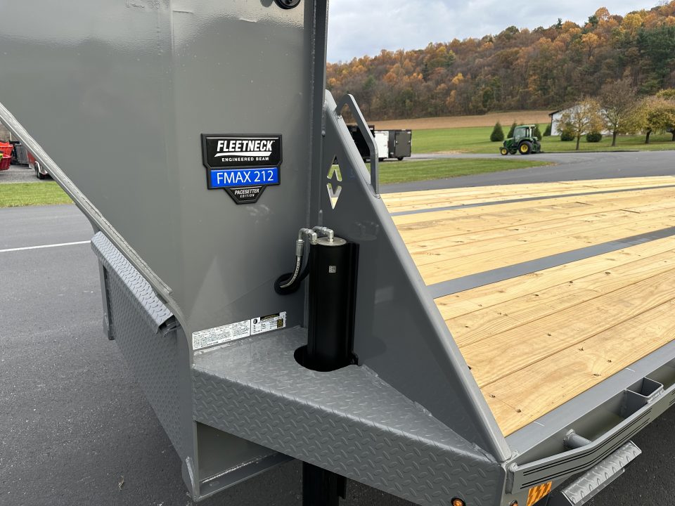 New Diamond C FMAX212 40' Gooseneck w/Hydraulic Dovetail - Pacesetter Edition