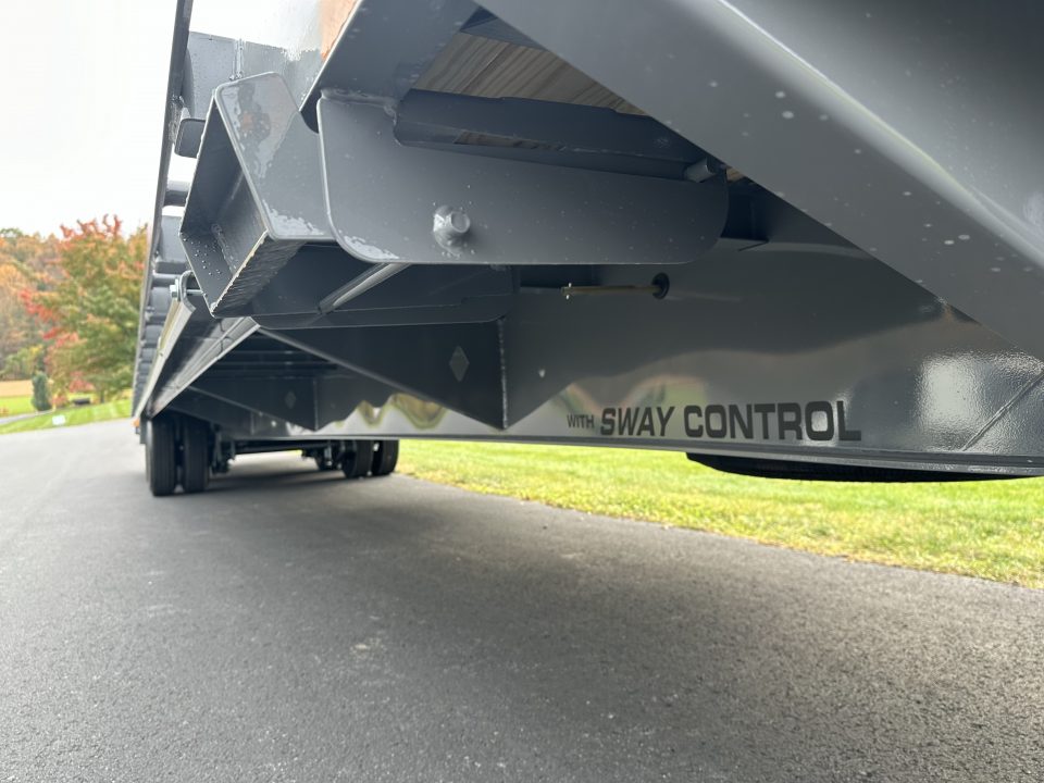 New Diamond C FMAX212 40' Gooseneck w/Hydraulic Dovetail - Pacesetter Edition