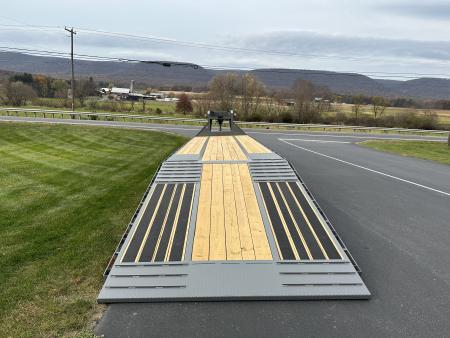New Diamond C FMAX212 40' Gooseneck w/Hydraulic Dovetail - Pacesetter Edition