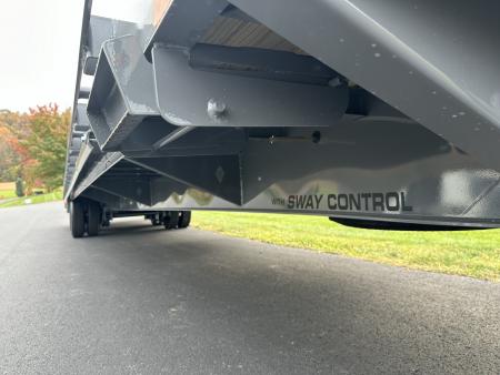 New Diamond C FMAX212 40' Gooseneck w/Hydraulic Dovetail - Pacesetter Edition