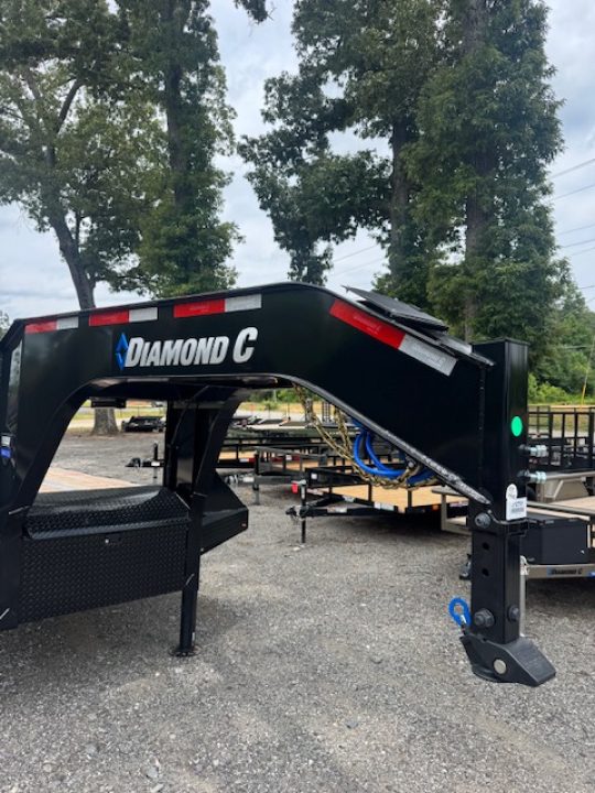 New 2026 DiamondC, 35' Gooseneck, Hydraulic Dove & Jacks FMAX212 HDT