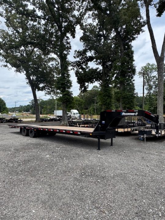 New 2026 DiamondC, 35' Gooseneck, Hydraulic Dove & Jacks FMAX212 HDT