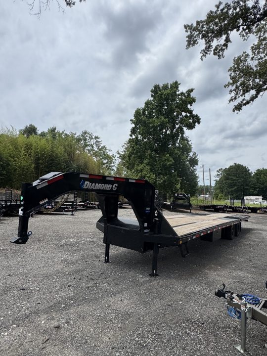New 2026 DiamondC, 35' Gooseneck, Hydraulic Dove & Jacks FMAX212 HDT