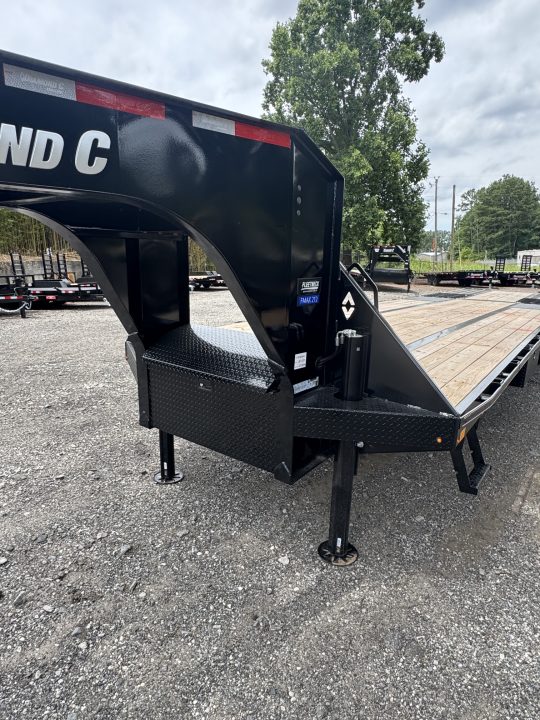 New 2026 DiamondC, 35' Gooseneck, Hydraulic Dove & Jacks FMAX212 HDT