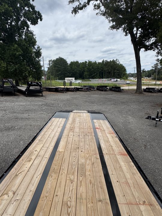 New 2026 DiamondC, 35' Gooseneck, Hydraulic Dove & Jacks FMAX212 HDT