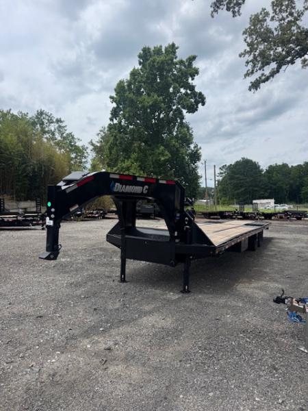 New 2026 DiamondC, 35' Gooseneck, Hydraulic Dove & Jacks FMAX212 HDT