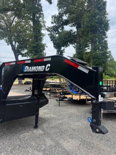 New 2026 DiamondC, 35' Gooseneck, Hydraulic Dove & Jacks FMAX212 HDT
