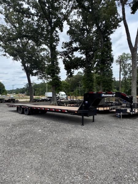 New 2026 DiamondC, 35' Gooseneck, Hydraulic Dove & Jacks FMAX212 HDT