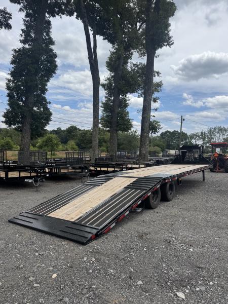 New 2026 DiamondC, 35' Gooseneck, Hydraulic Dove & Jacks FMAX212 HDT