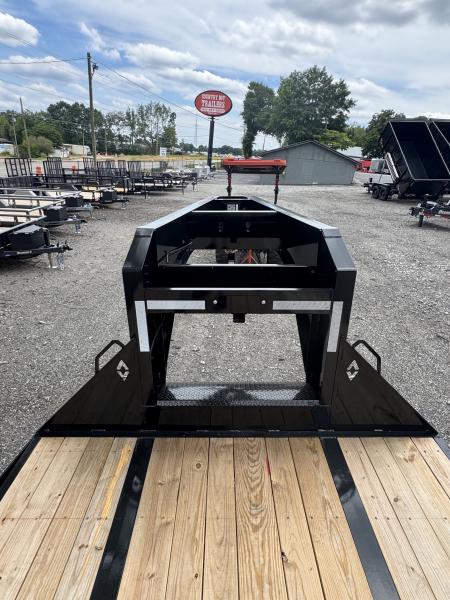 New 2026 DiamondC, 35' Gooseneck, Hydraulic Dove & Jacks FMAX212 HDT