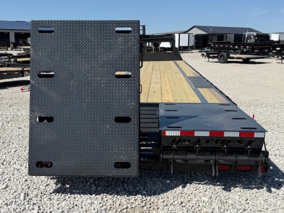 New 2026 Hillcrest Trailers Black-Grey 102"x25'+5' 15.9k Gooseneck Flatbed Deckover Trailer