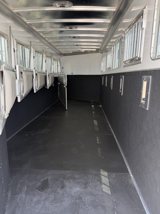 New 2026 Featherlite 6 Horse Gooseneck Horse Trailer