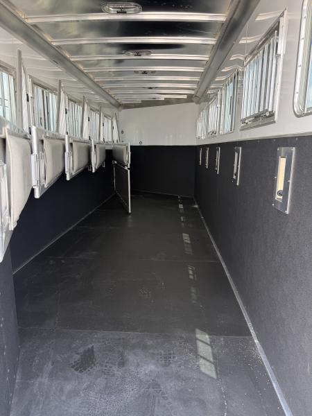 New 2026 Featherlite 6 Horse Gooseneck Horse Trailer