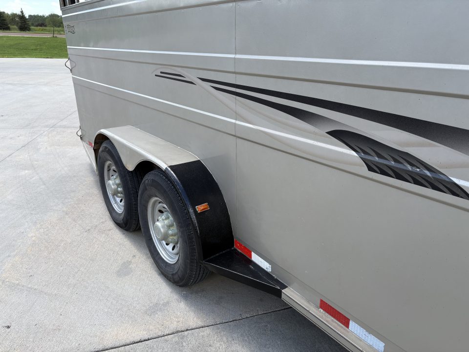 Used 2002 Titan Trailer Classic 24 ft Titan Livestock Trailer Stock / Stock Combo Trailer