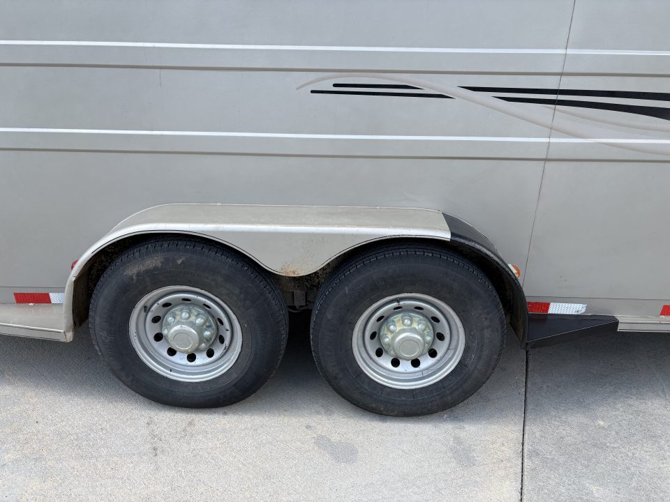 Used 2002 Titan Trailer Classic 24 ft Titan Livestock Trailer Stock / Stock Combo Trailer