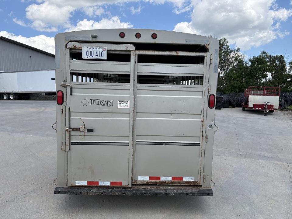 Used 2002 Titan Trailer Classic 24 ft Titan Livestock Trailer Stock / Stock Combo Trailer