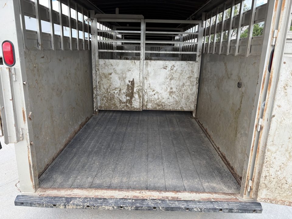 Used 2002 Titan Trailer Classic 24 ft Titan Livestock Trailer Stock / Stock Combo Trailer