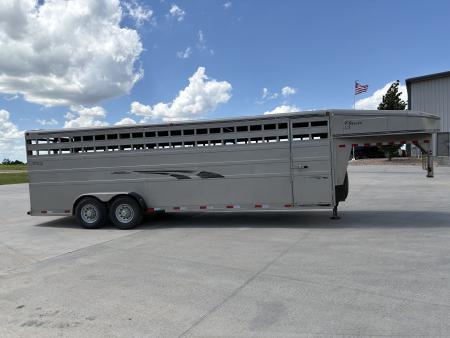 Used 2002 Titan Trailer Classic 24 ft Titan Livestock Trailer Stock / Stock Combo Trailer