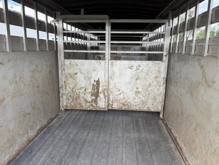 Used 2002 Titan Trailer Classic 24 ft Titan Livestock Trailer Stock / Stock Combo Trailer