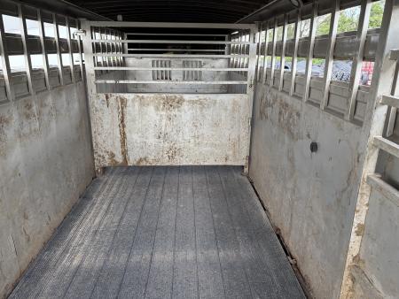 Used 2002 Titan Trailer Classic 24 ft Titan Livestock Trailer Stock / Stock Combo Trailer