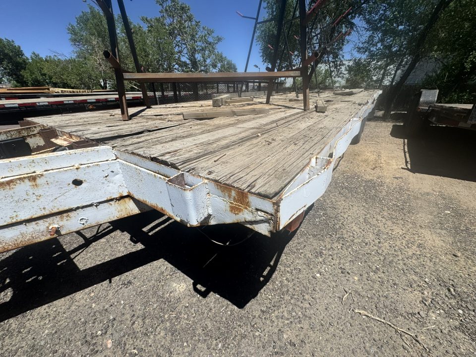 Used 1984 Other 8.5-26 Deckover Equipment Hauler