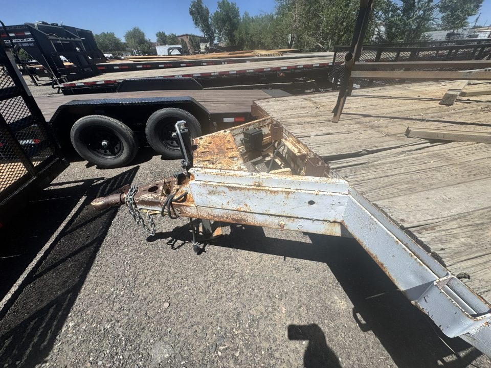 Used 1984 Other 8.5-26 Deckover Equipment Hauler
