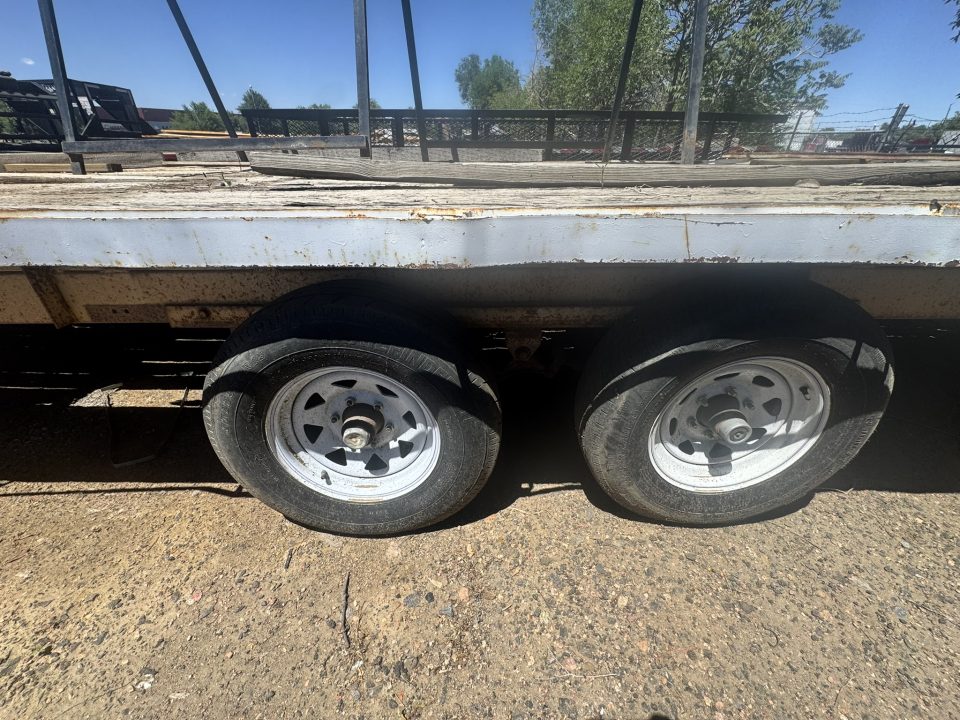 Used 1984 Other 8.5-26 Deckover Equipment Hauler